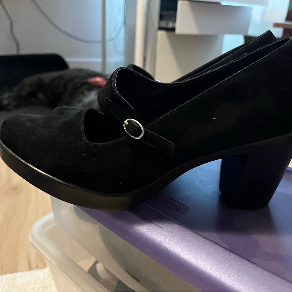 New without box Dansko Mary Jane suede